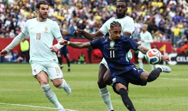 巴萨官方确认拉菲尼亚伤停五周 战法国赛前已出现肌肉不适仍坚持上场