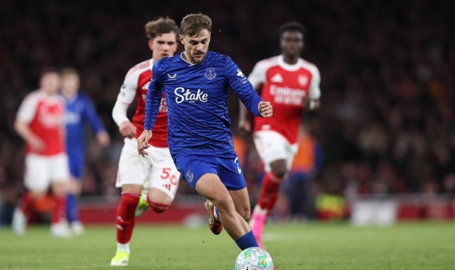 英超-约克雷斯破僵16岁道曼进球破纪录 阿森纳2-0埃弗顿