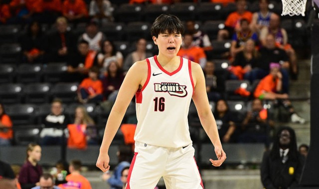 47分21板换来开拓者48秒 杨瀚森再被下放至混音队练级