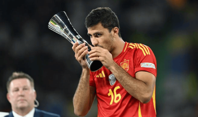 欧冠焦点战皇马逆转晋级点燃开云全场激情